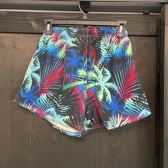 Two pairs of women’s small casual bored shorts - Picture 6 of 6